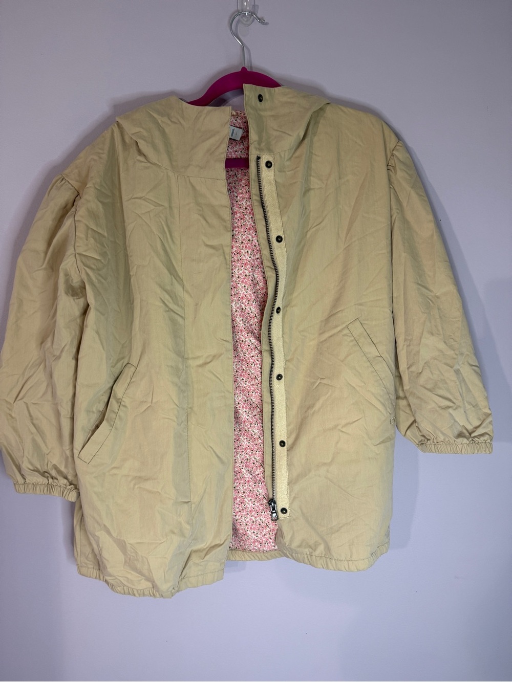 Vineyard Vines Cream Lightweight Puffer Jacket with Pink Floral Lining